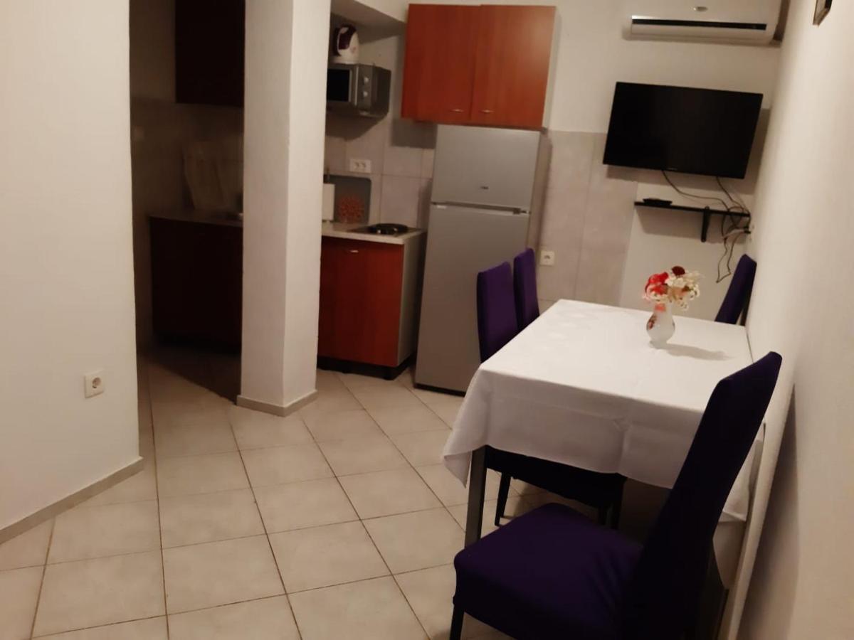 Apartments Knezic Igrane Exterior photo